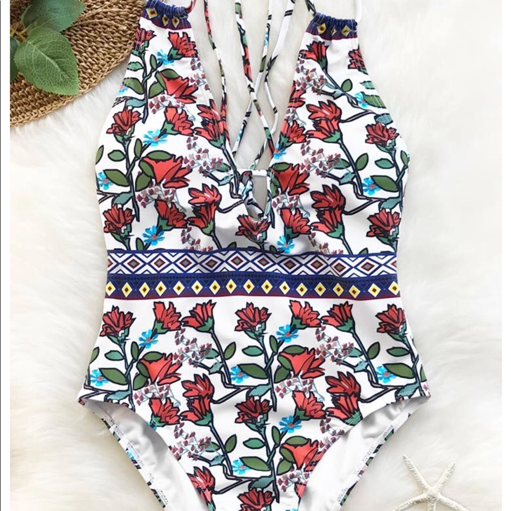 NWT Cupshe Spring Blossoms print one piece. Size L